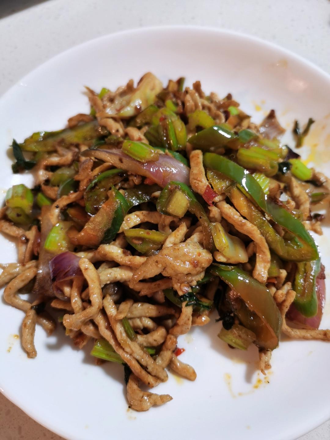洋葱芹菜辣椒炒肉