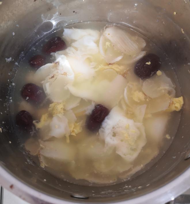 鲜百合红枣莲子鸡蛋冰糖水的做法