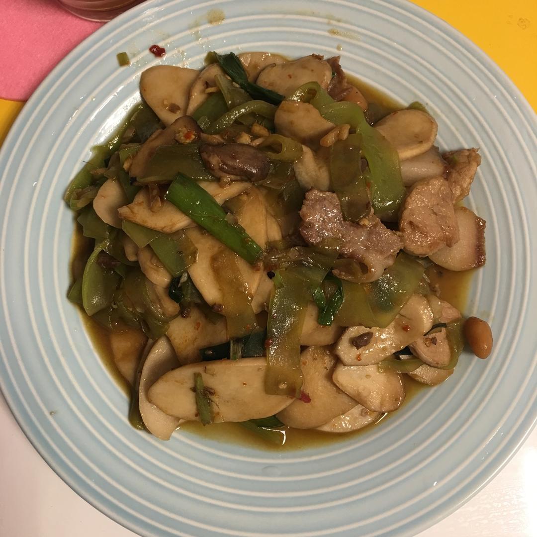 五花肉爆炒杏鲍菇