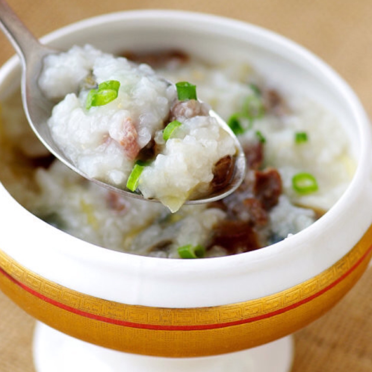 姚小闹做的皮蛋瘦肉粥