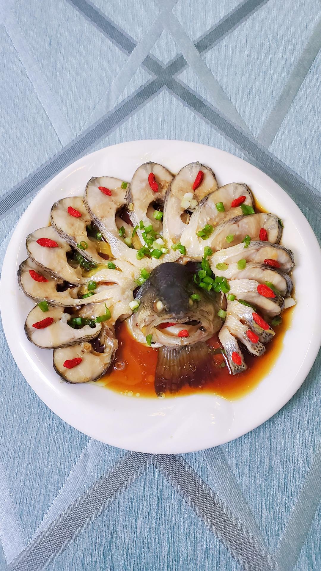 孔雀开屏清蒸鱼