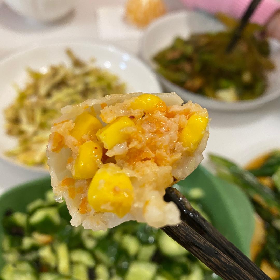 无敌好吃的虾仁玉米包~