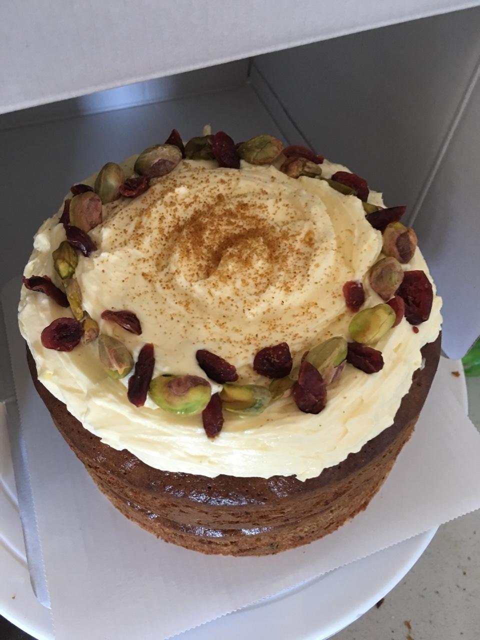 坚果胡萝卜蛋糕/香甜不腻的改良配方+装饰手法/烘焙视频蛋糕篇12「美式蛋糕」