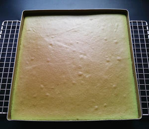 抹茶奶油蛋糕卷的做法 步骤14