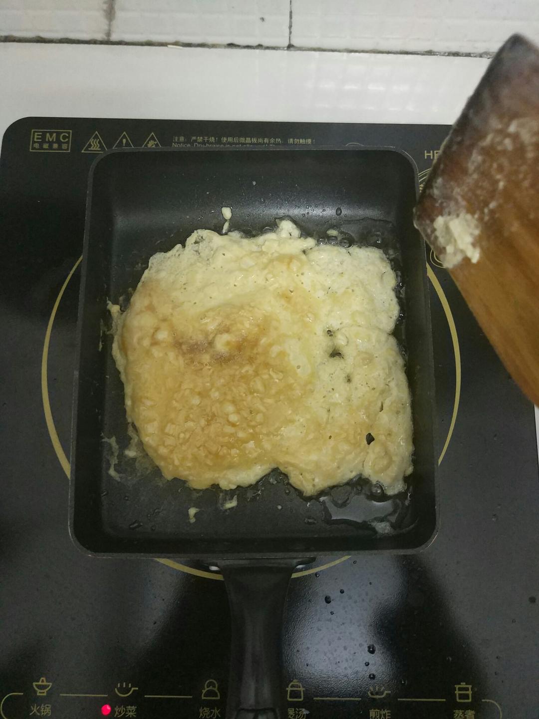 金针菇煎蛋的做法