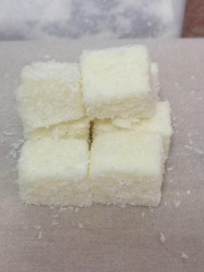 完胜85度C牛奶椰丝小方