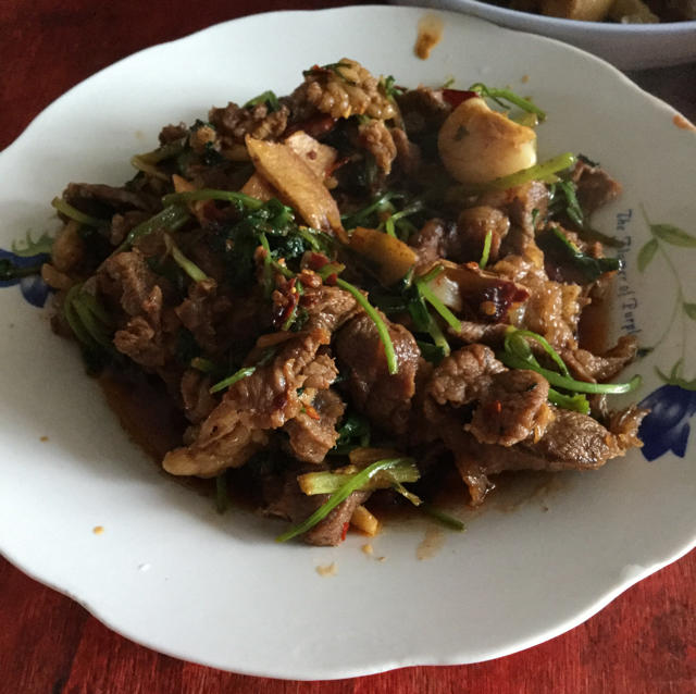 湘菜口味的芹菜炒牛肉