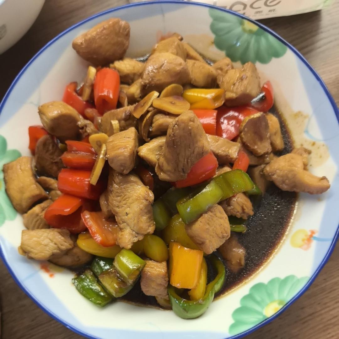 补维c的大菜-五彩缤纷彩椒青椒炒鸡腿肉