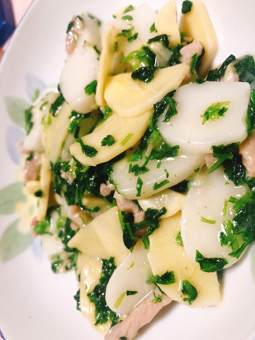 荠菜冬笋肉丝炒年糕