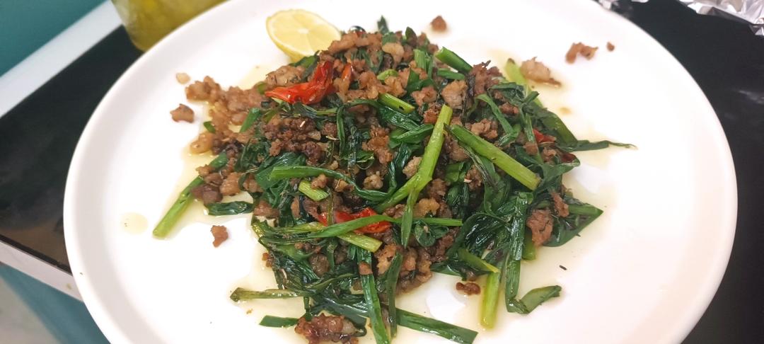 饭扫光—泰式金不换猪肉碎