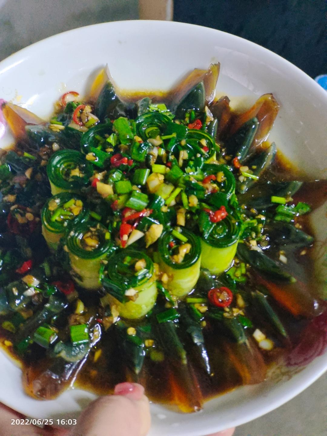 🌸皮蛋拌黄瓜🥒