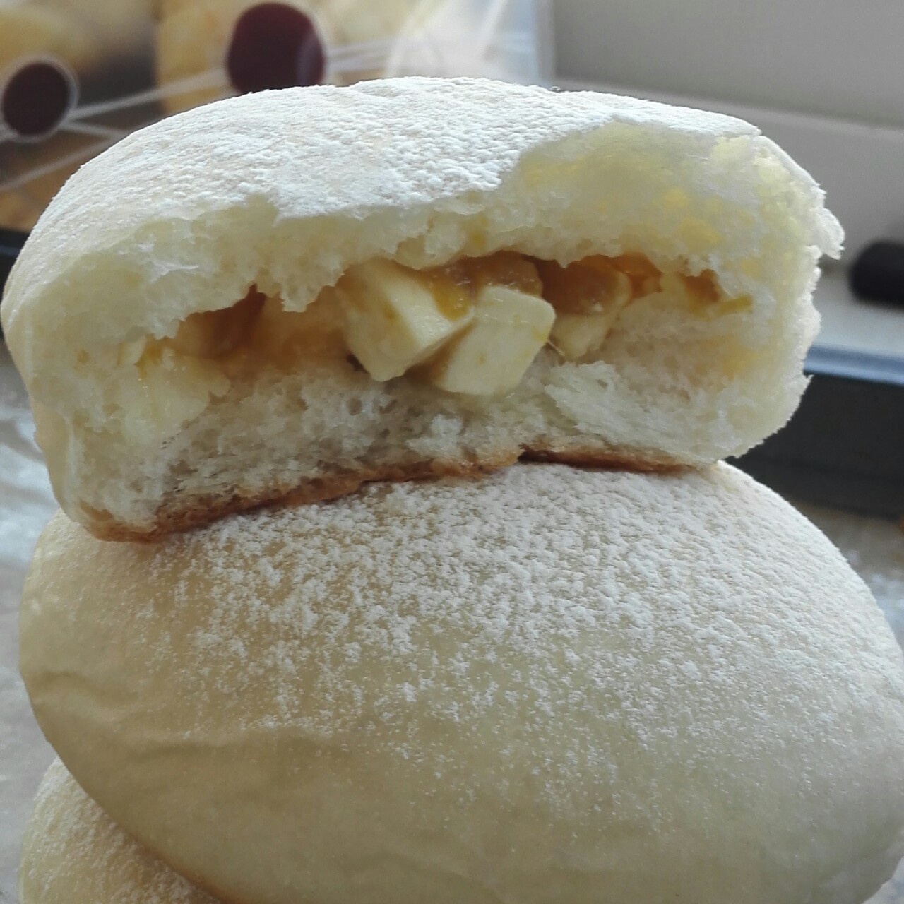 沉淀dji3做的芒果奶酪白面包