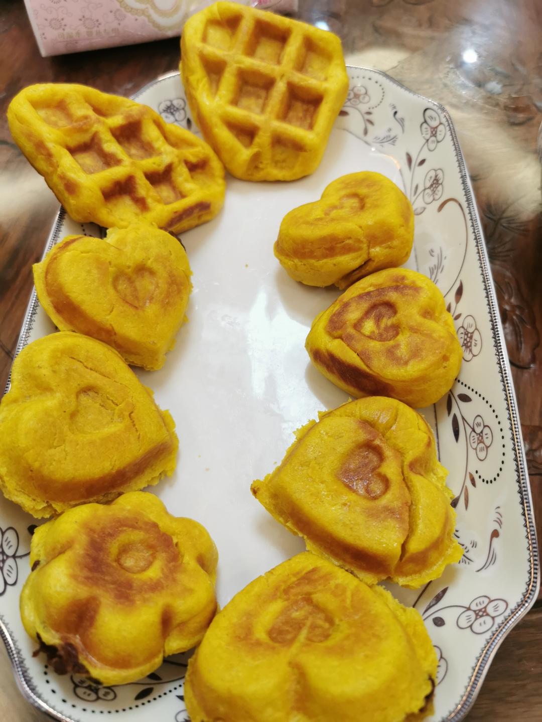 手揉几分钟就可以吃到的柔软南瓜板栗华夫饼