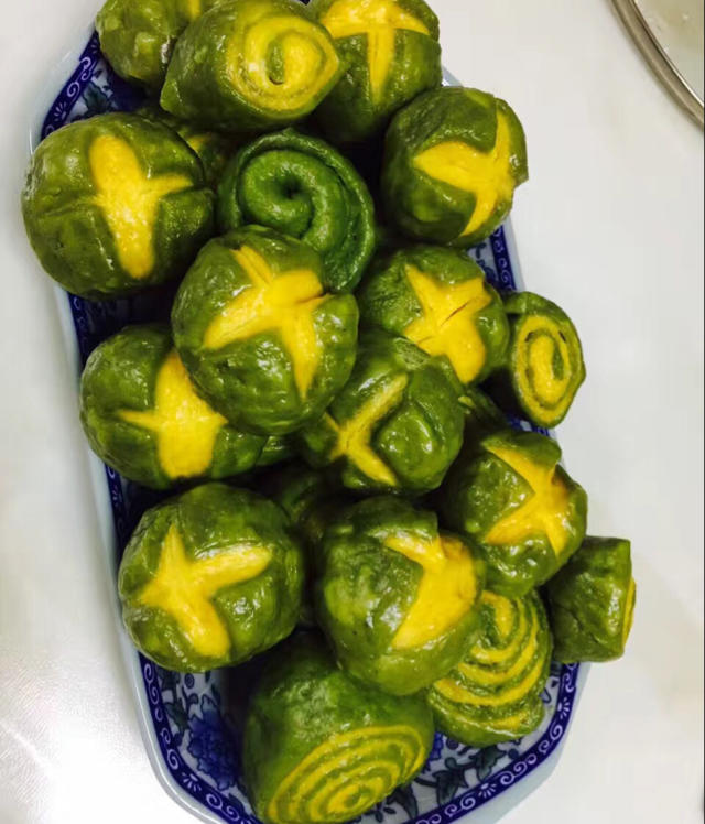 【双色开花紫薯馒头】，馒头也可以有花样儿。