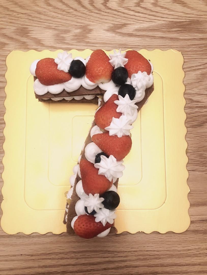数字生日蛋糕（不用抹面技巧，新手也能搞定的高颜值水果裸蛋糕）