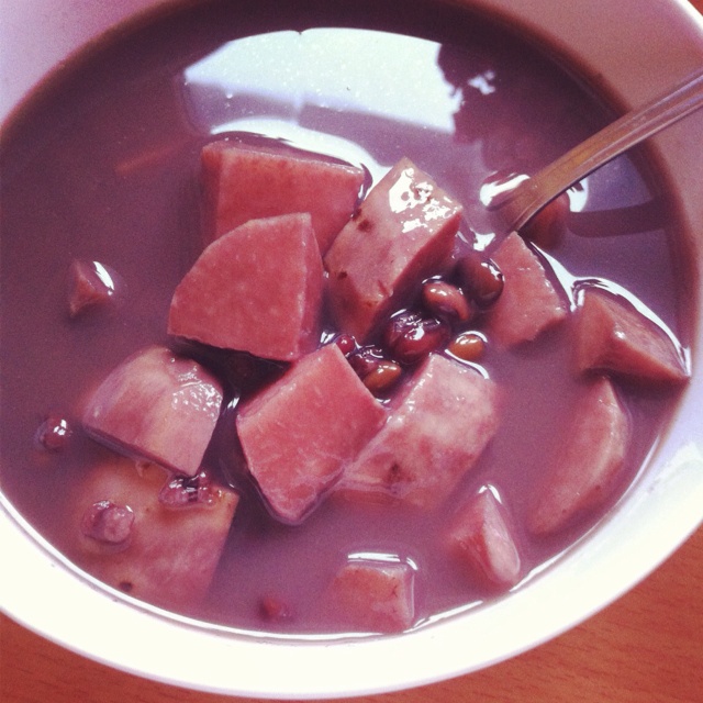红豆芋头奶香甜汤