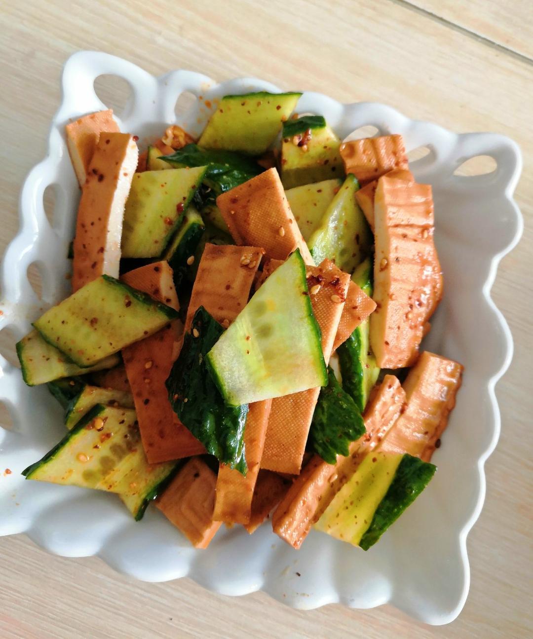 小公举skr做的黄瓜凉拌香干