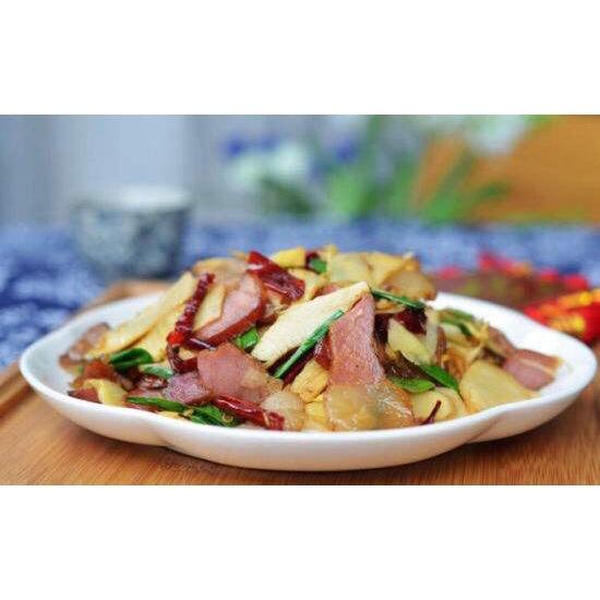 腊肉炒笋丝