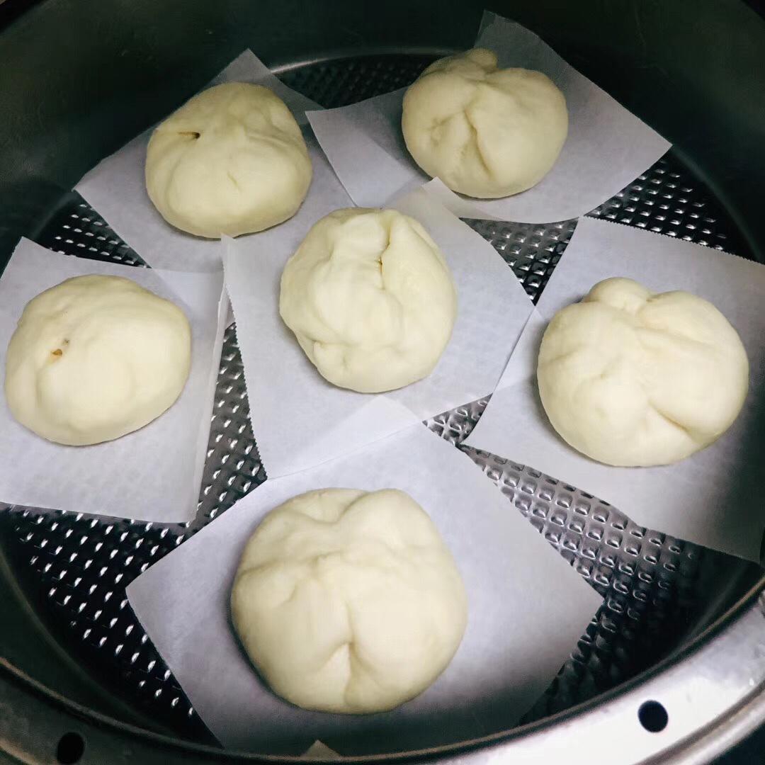 云朵般松软爆浆蜜汁叉烧包