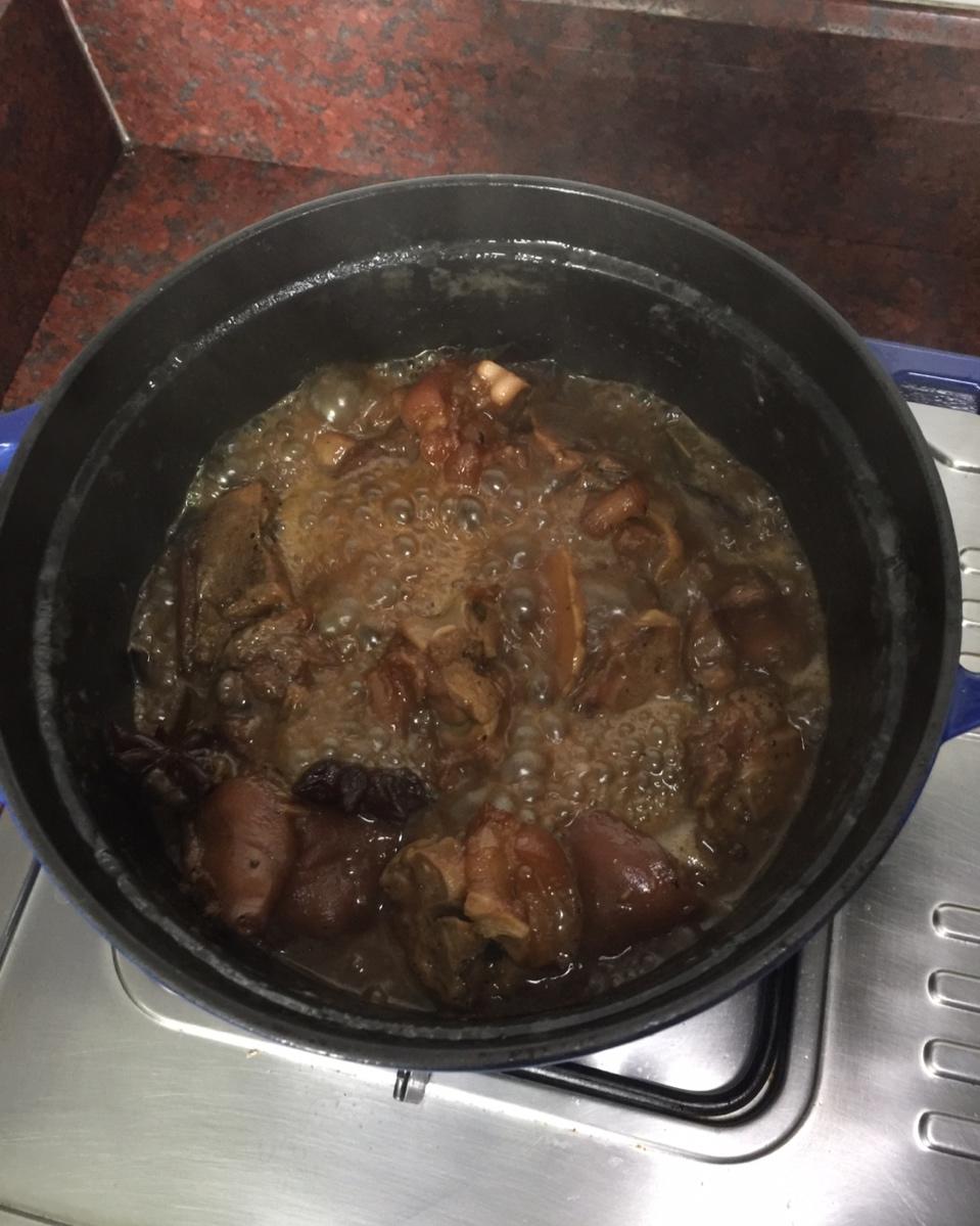 美味的家常菜：红烧猪蹄