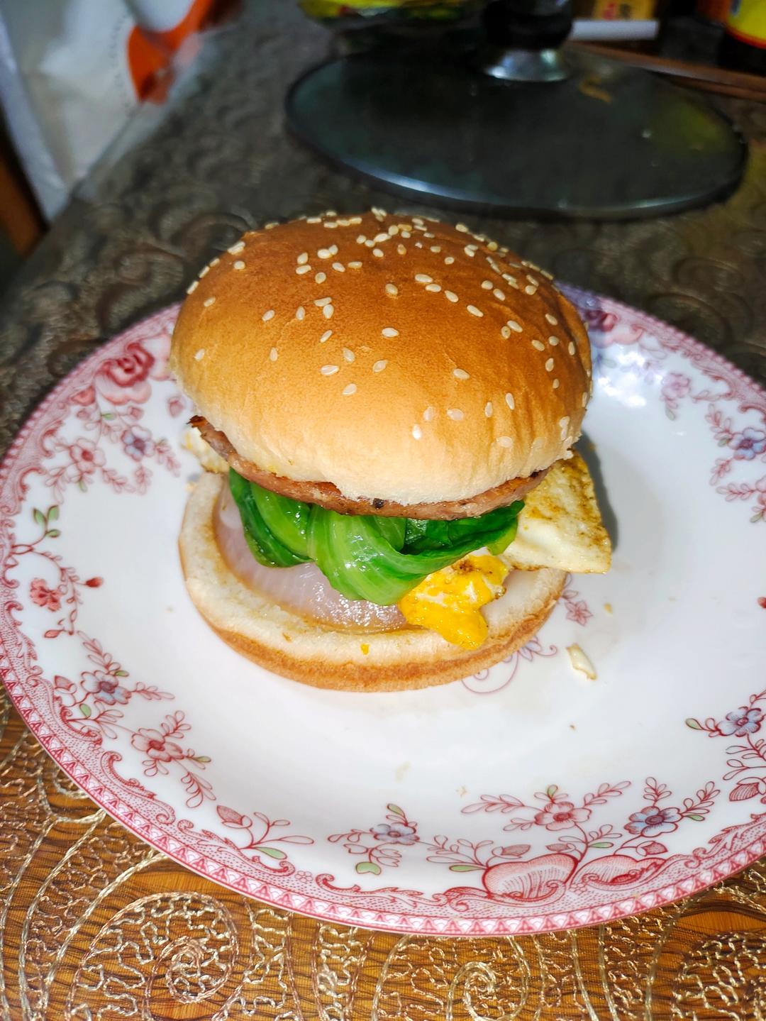 牛肉汉堡 煎出香嫩多汁的牛肉饼