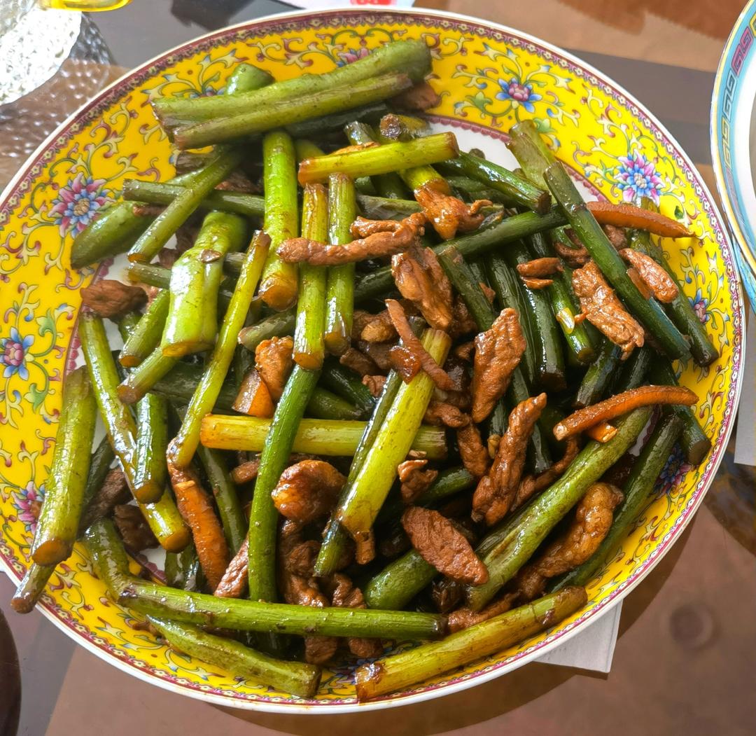 蒜苔炒肉丝