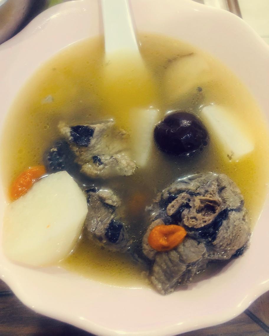 枸杞红枣乌鸡汤