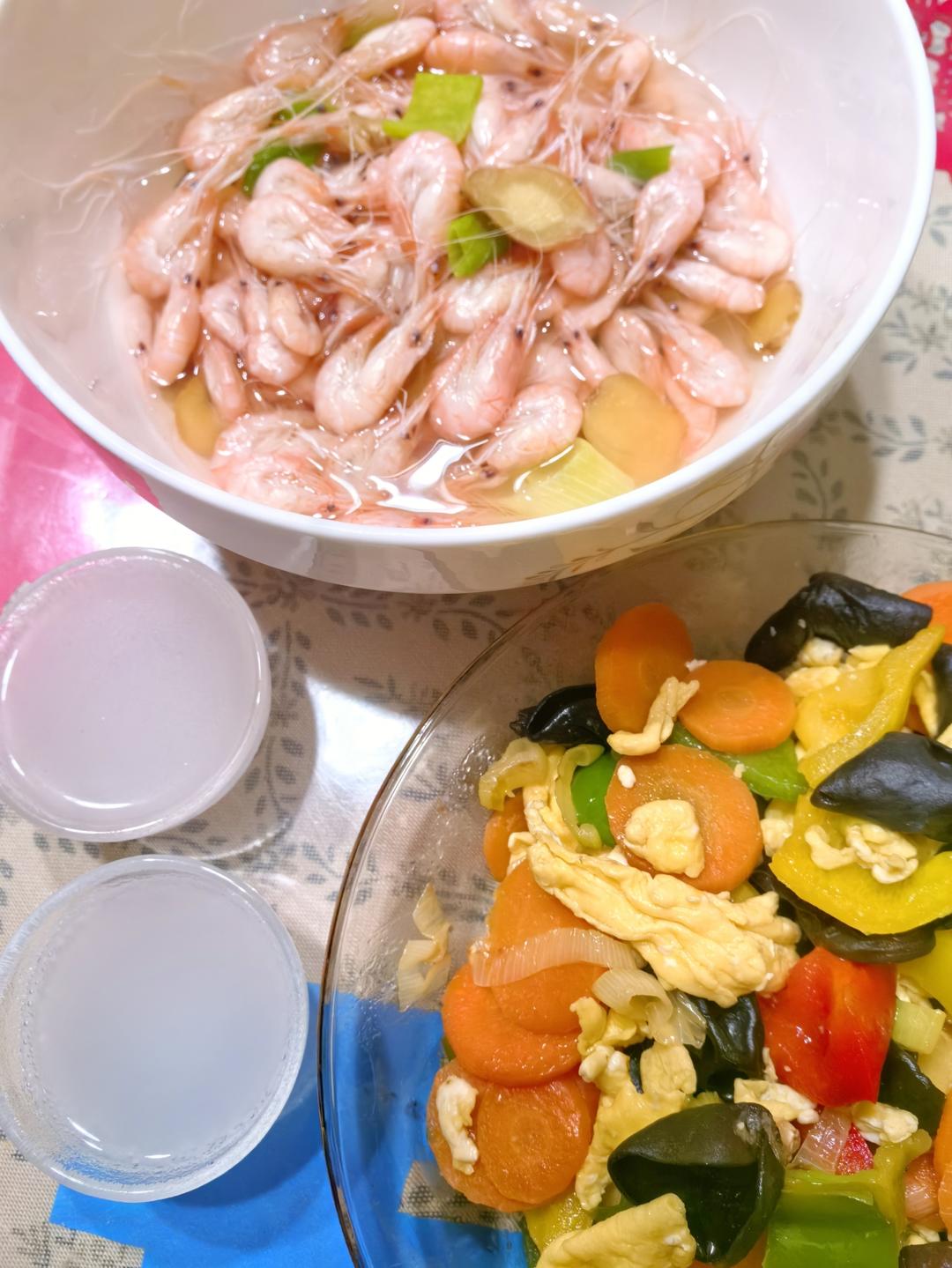 这么搭配也太香了！青椒胡萝卜木耳炒鸡蛋