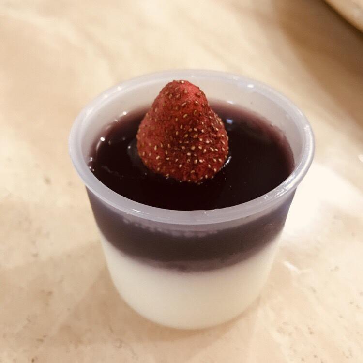 杂莓酸奶布丁