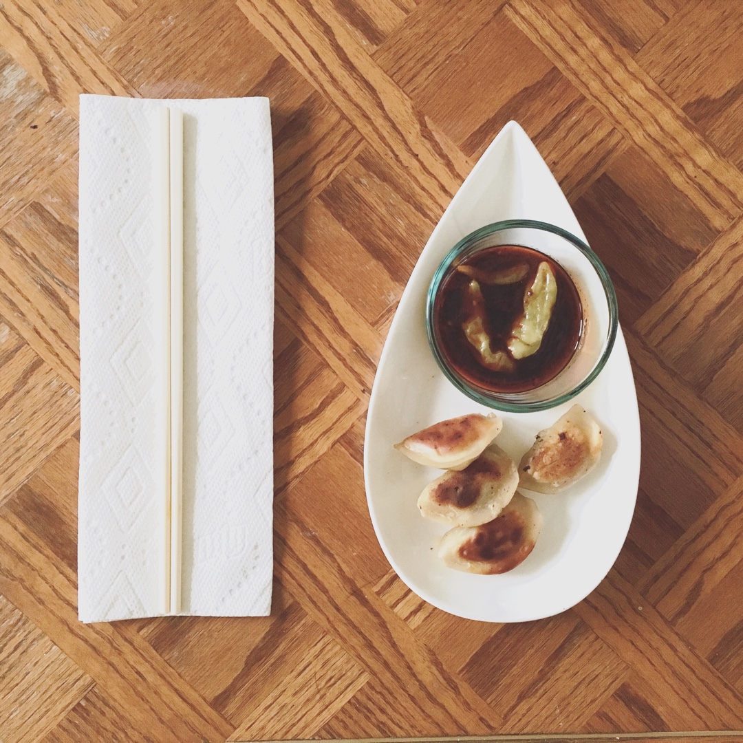 速冻水饺吃腻了吗~变锅贴吧(๑´ڡ`๑)