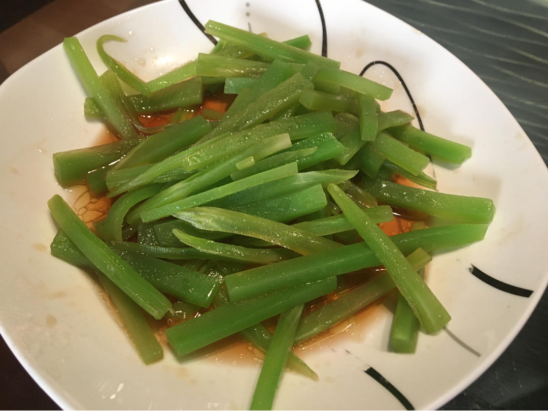 凉拌莴笋丝