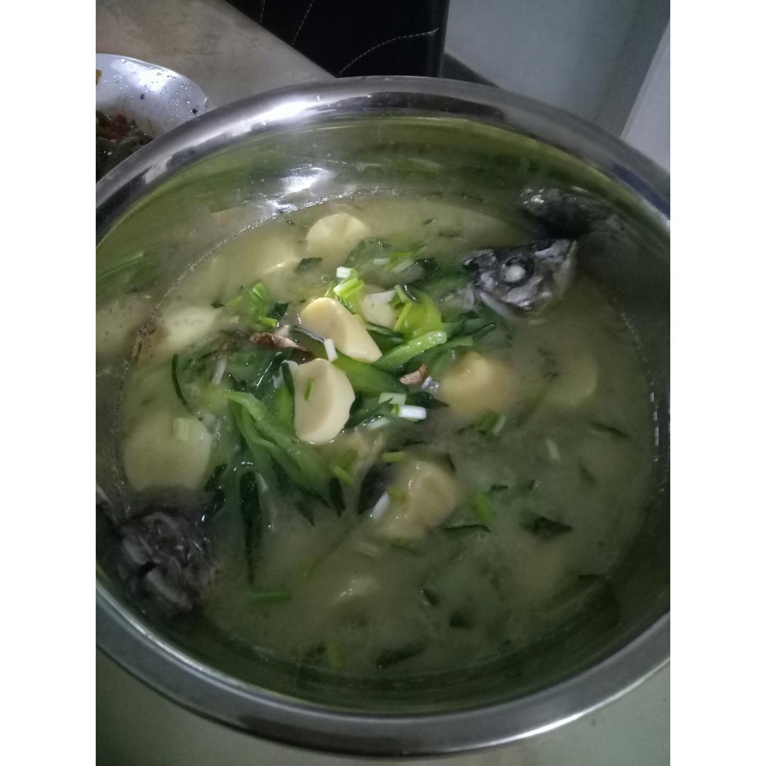 奶白鲫鱼豆腐汤