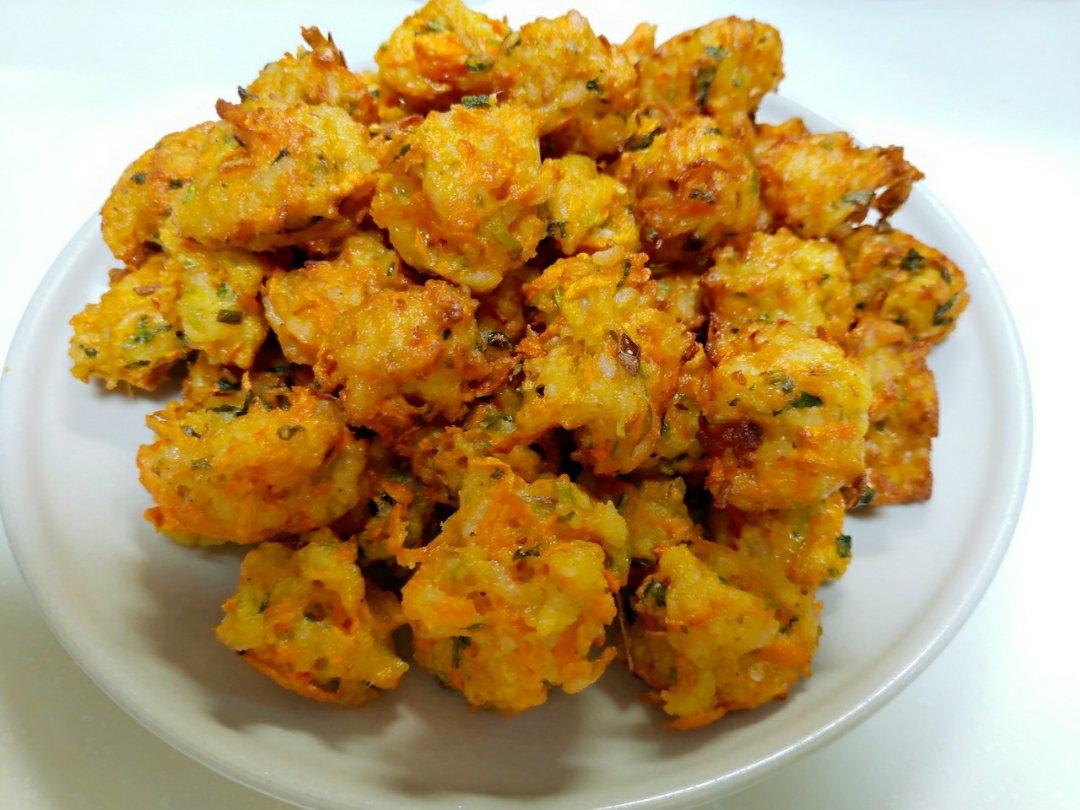 奶糖和麦穗儿做的老北京炸胡萝卜素丸子