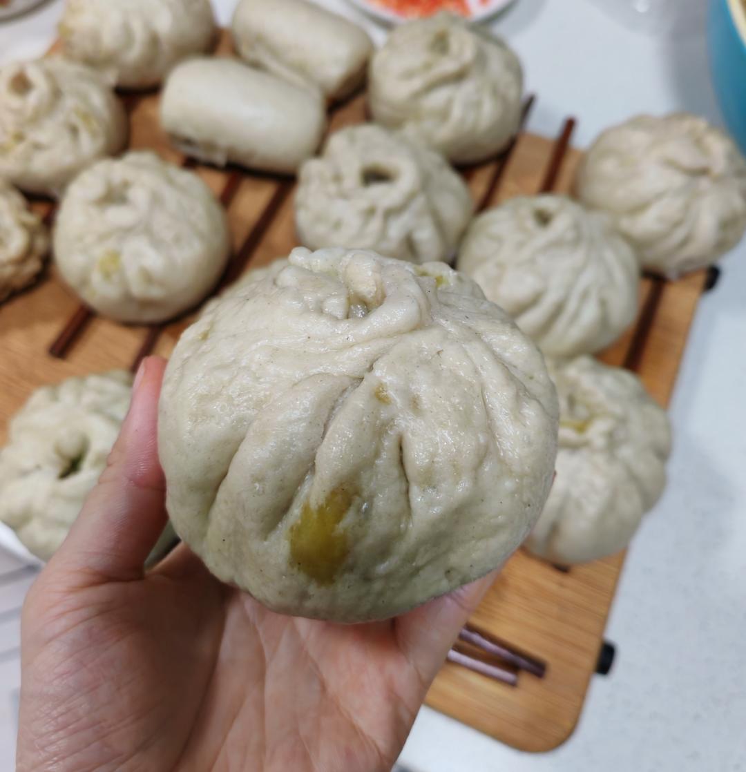 猪肉虾仁木耳芥菜包