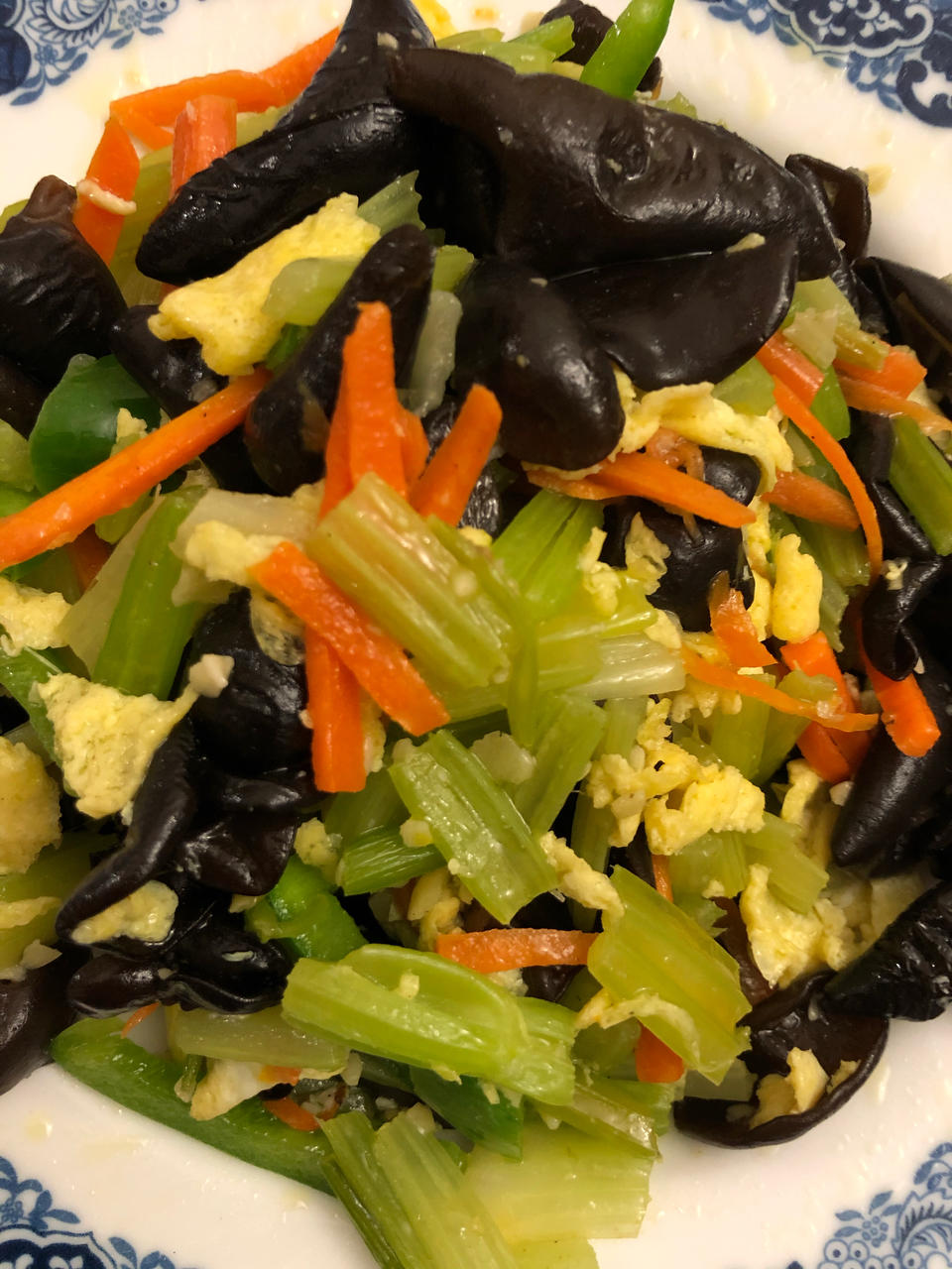 芹菜木耳炒鸡蛋