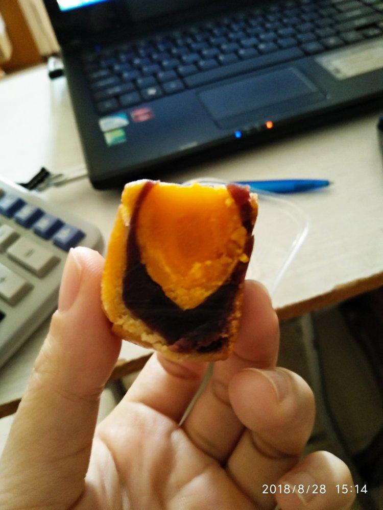 广式月饼—蛋黄莲蓉月饼
