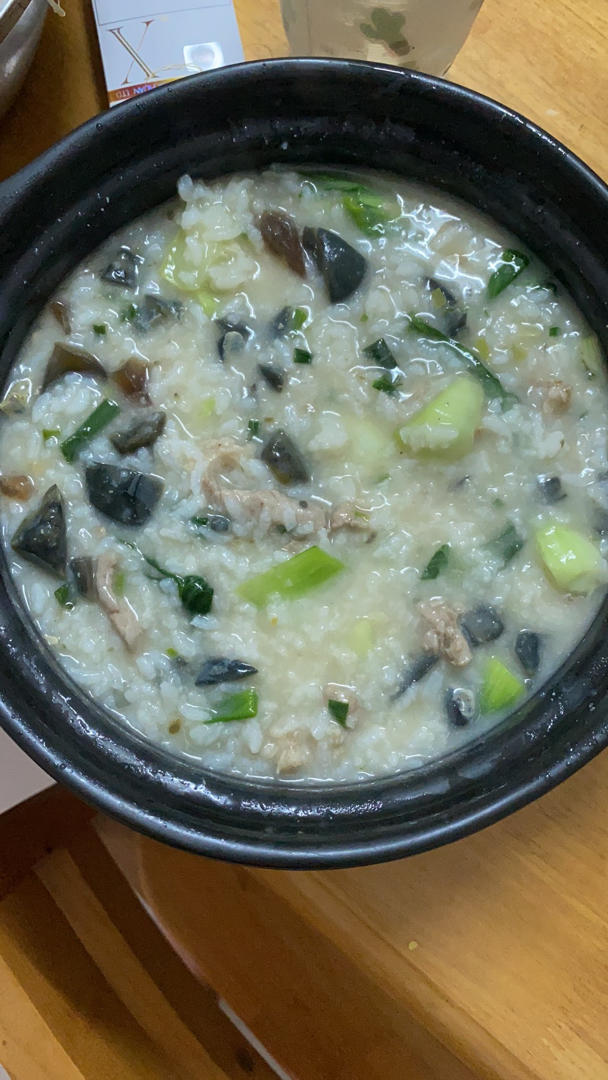 妈妈👩教我做的皮蛋瘦肉粥🥣简单快捷美味😋