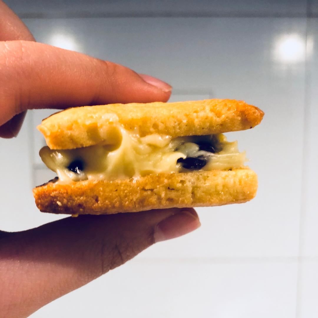 黄油三明治饼干（完美PK北海道六花亭朗姆葡萄三明治饼干）