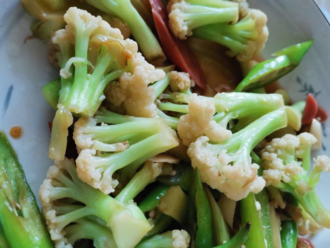 清炒菜花（简单巨好吃）