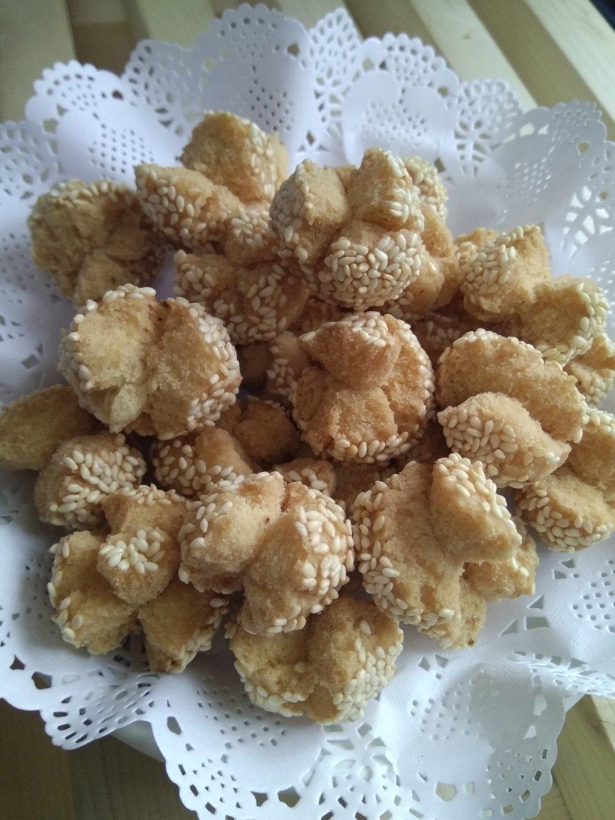 美味的传统小吃之_笑口枣（开口笑）