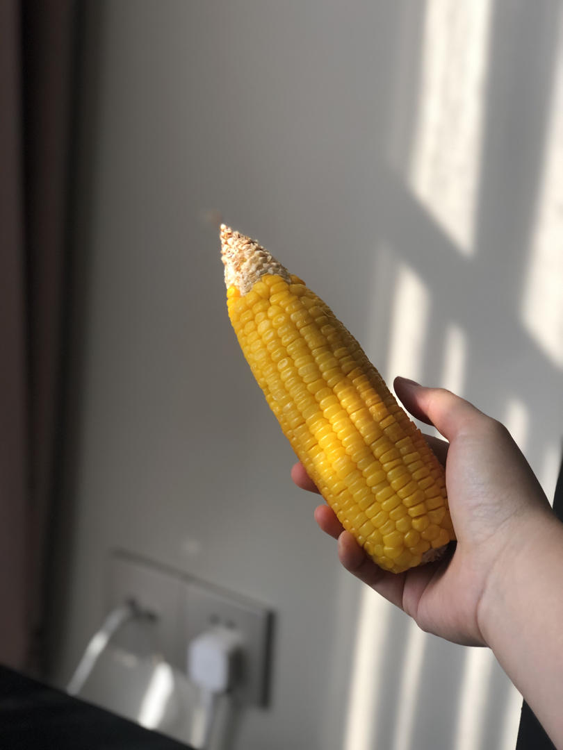 原汁原味烤玉米