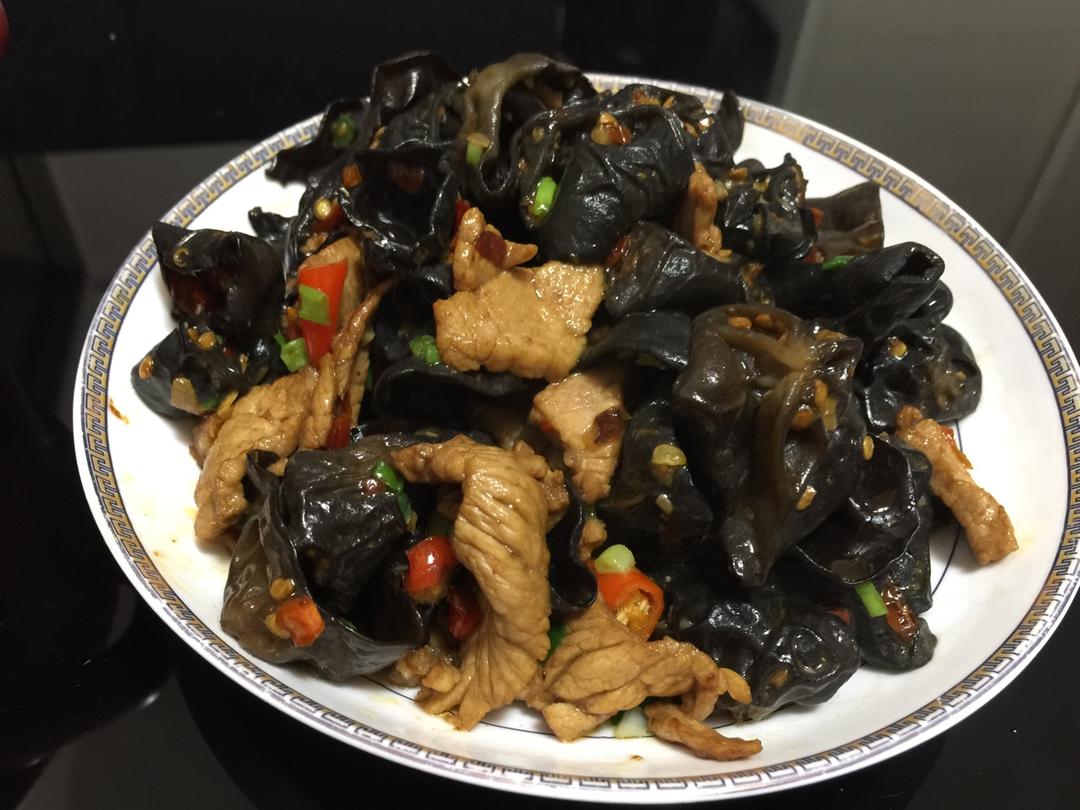 超下饭的木耳炒肉