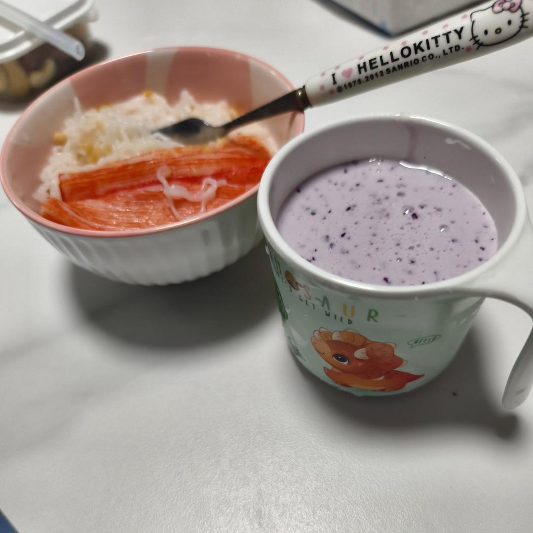 属于夏天的果汁—犹如巧克力一般丝滑细腻的💗香蕉蓝莓奶昔💗