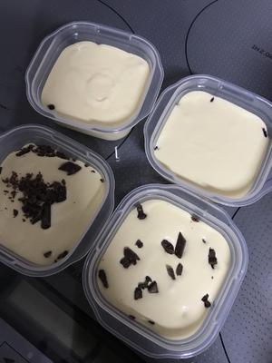 不用搅拌不用冰淇淋机，超级简单的熟蛋黄奶油冰淇淋的做法 步骤6
