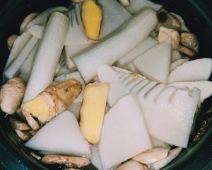 冬笋口蘑排骨汤的做法 步骤4