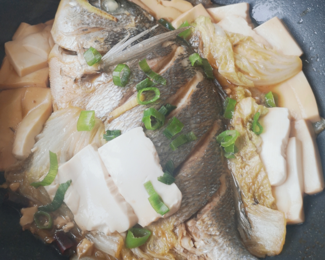 鲷鱼最简单最鲜美做法—最好的食材往往只需要最简单的烹饪方式的做法