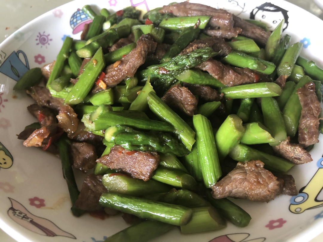 黑椒牛肉炒芦笋