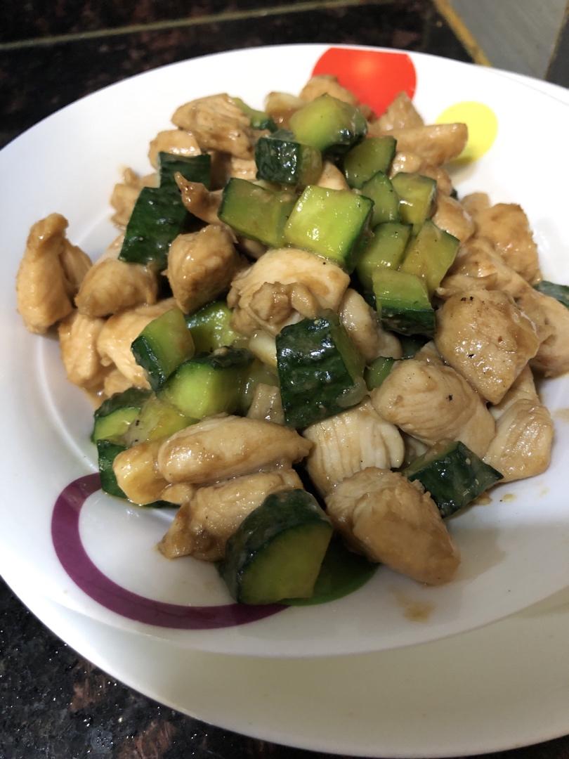 【减脂餐No.3】好吃不胖的黄瓜炒鸡丁 超简单