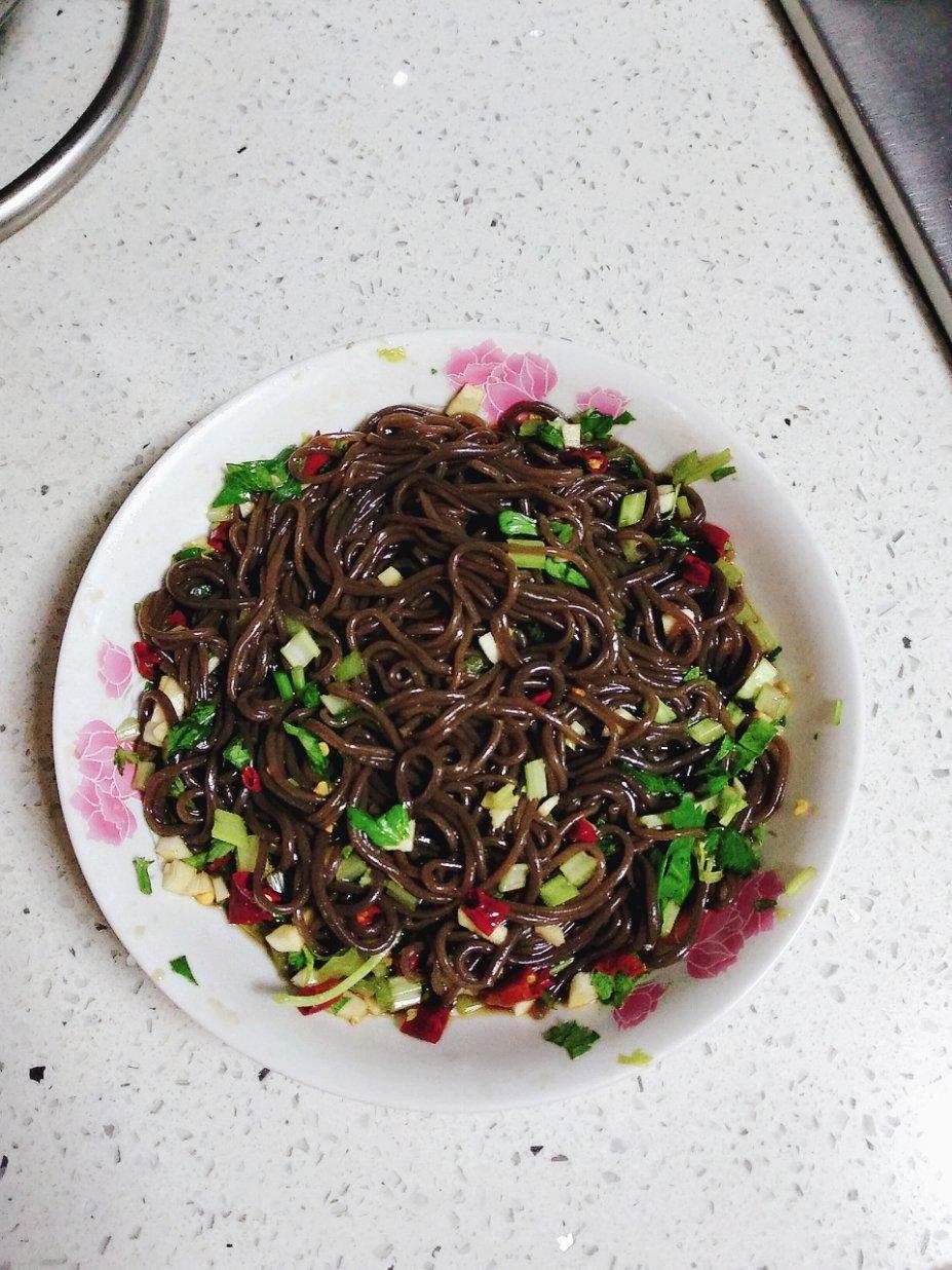 凉拌蕨根粉
