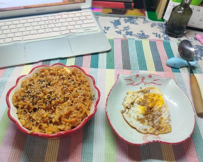 【一人食】【快手】酸菜五花肉炒饭的做法